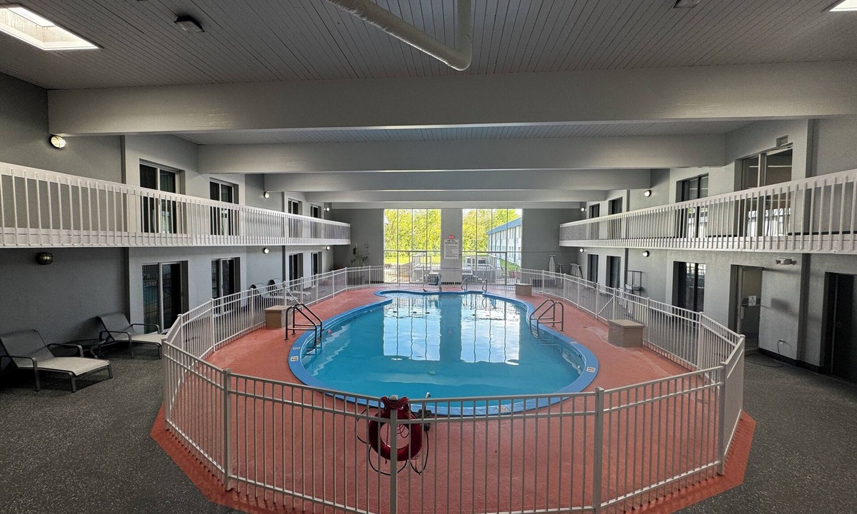 Rock Falls Hotel | Rockfalls Inn & Suite