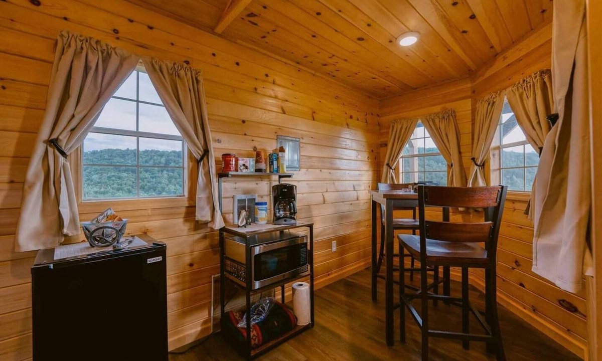 Barton Cabin | Rockin N Retreat