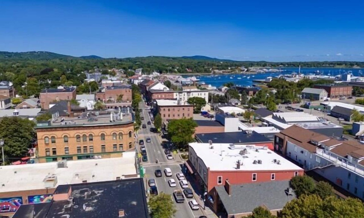 Rockland Apartment | Rockland Central, downtown walk to everything!