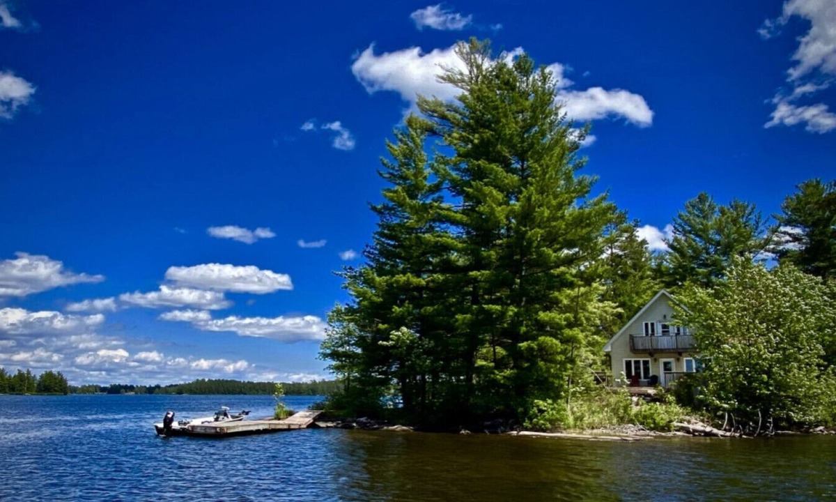 Monetville Ski Chalet | Rockpoint Haven @ Paradise Cove - Lake Nipissing