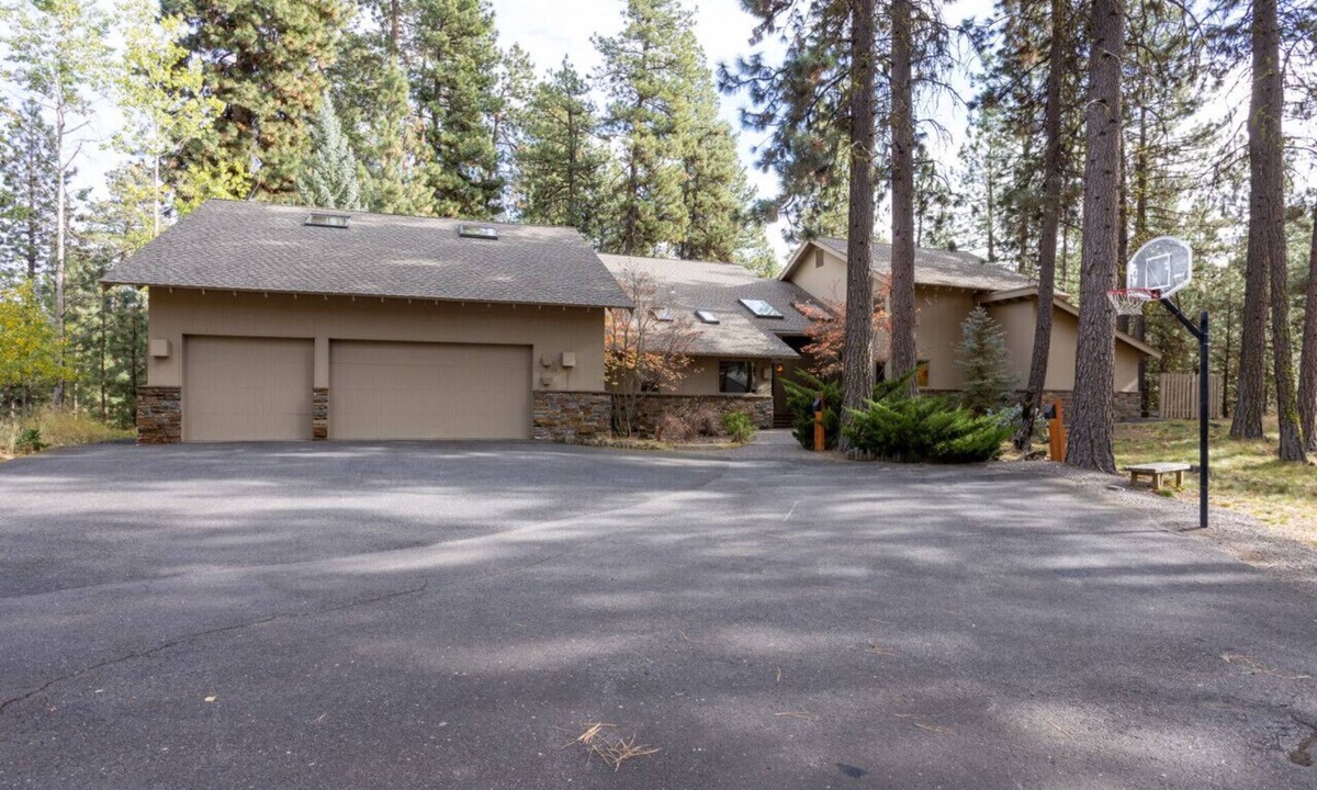 Black Butte Ranch House | Rockrose- Perfect multifamily home