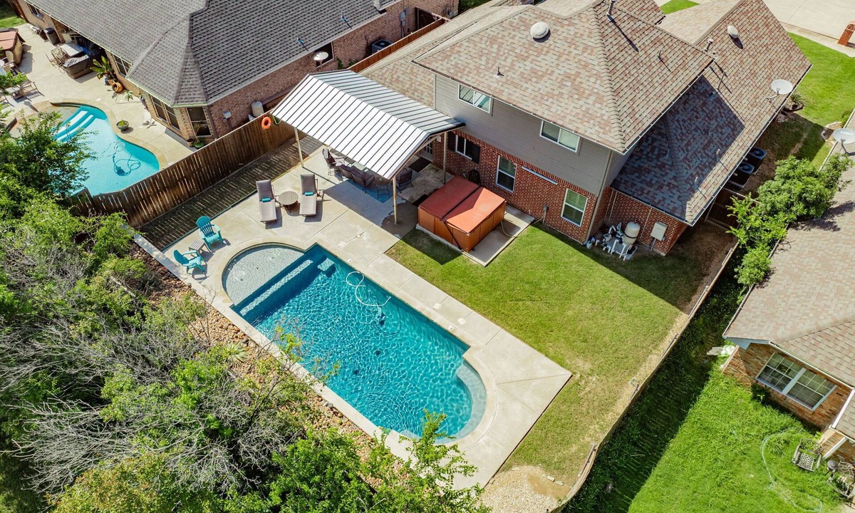 Rockwall House | Rockwall Lux Retreat💥Pool&Spa💥Covered Patio-5min walk downtown-Parks-Trails-Lake