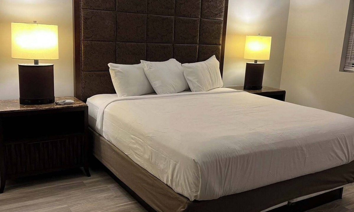 Redwood Hotel | Rocky mount motel