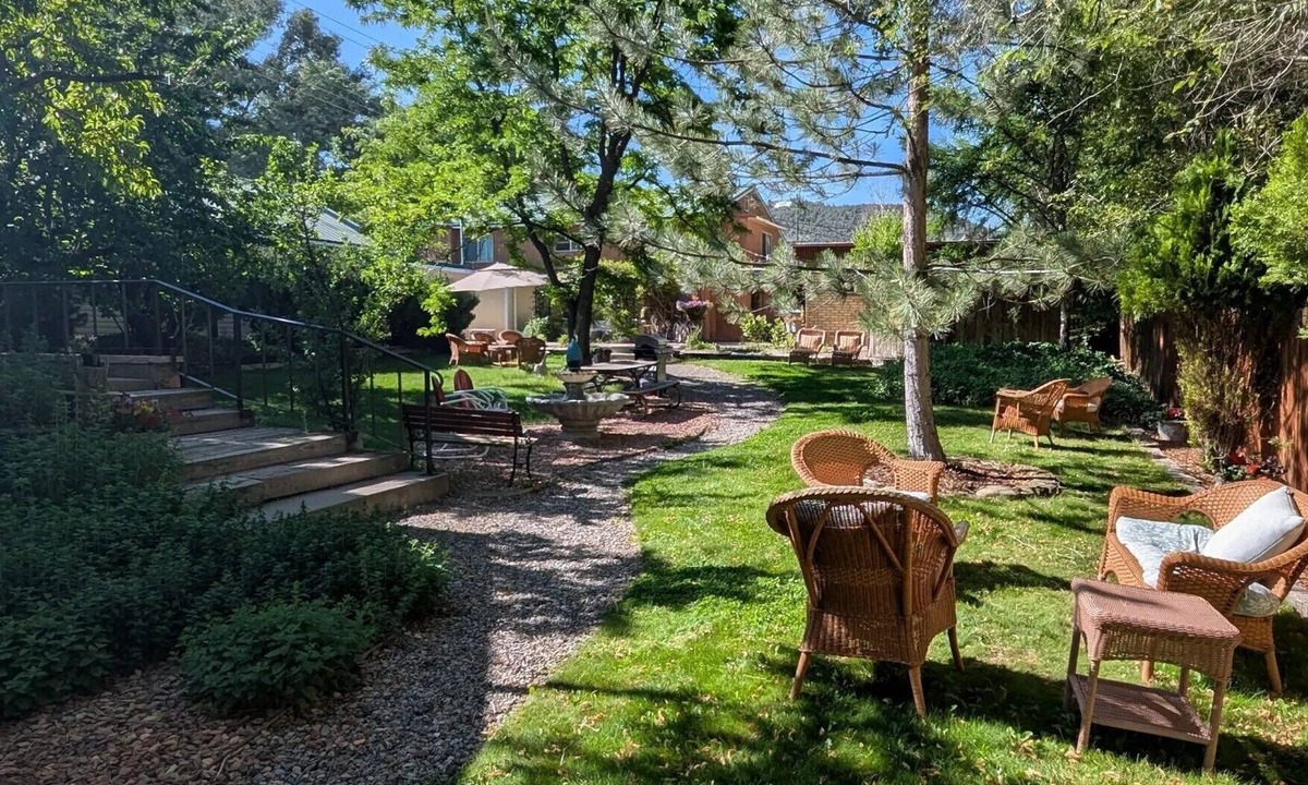 Paonia Hotel | Rocky Mountain Inn