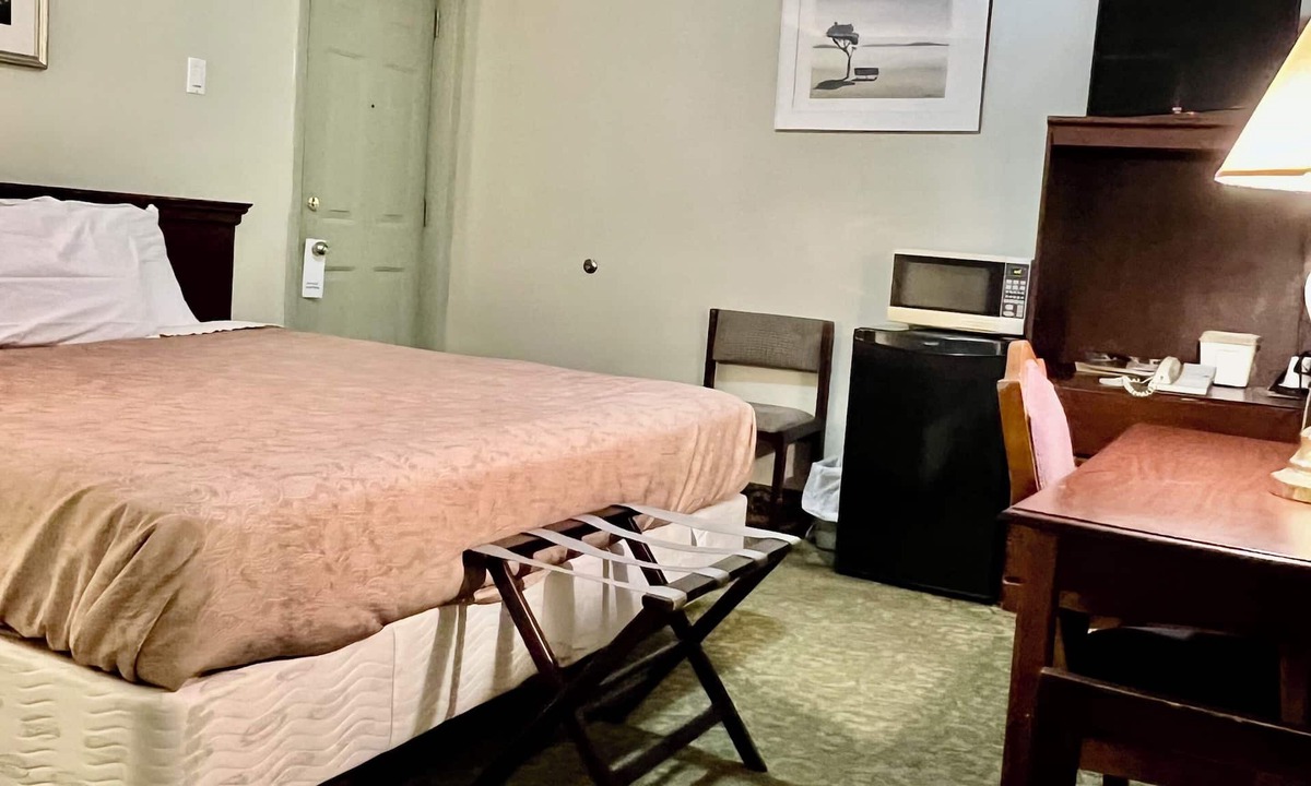 Renfrew Cabin | Rocky Mountain Lodge - Standard Room, 1 King Bed