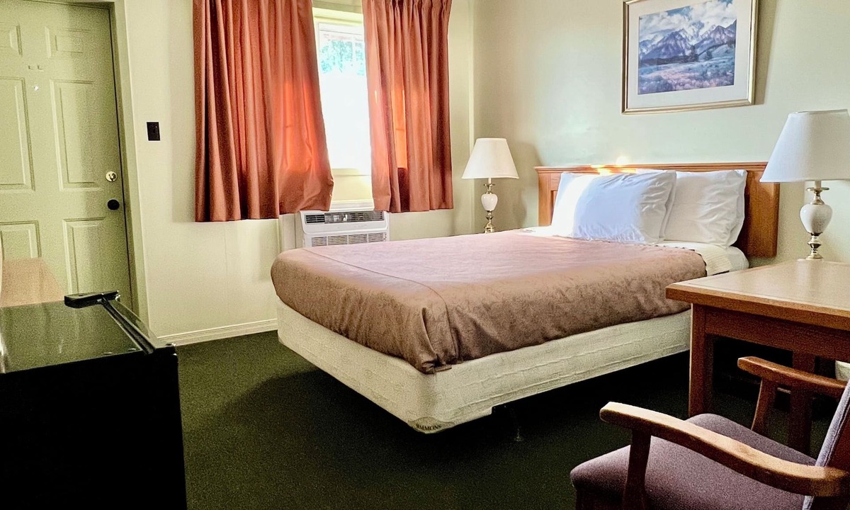Renfrew Cabin | Rocky Mountain Lodge - Standard Room, 1 King Bed