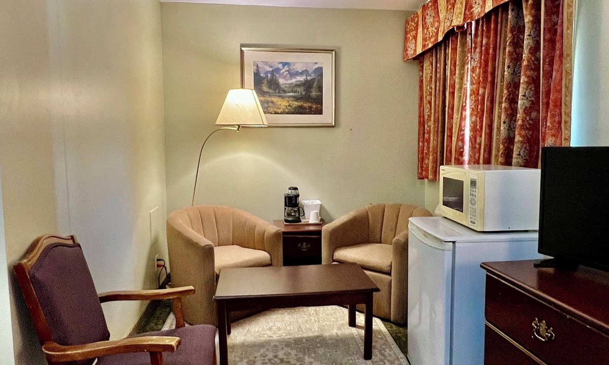 Renfrew Cabin | Rocky Mountain Lodge - Standard Room, 1 King Bed
