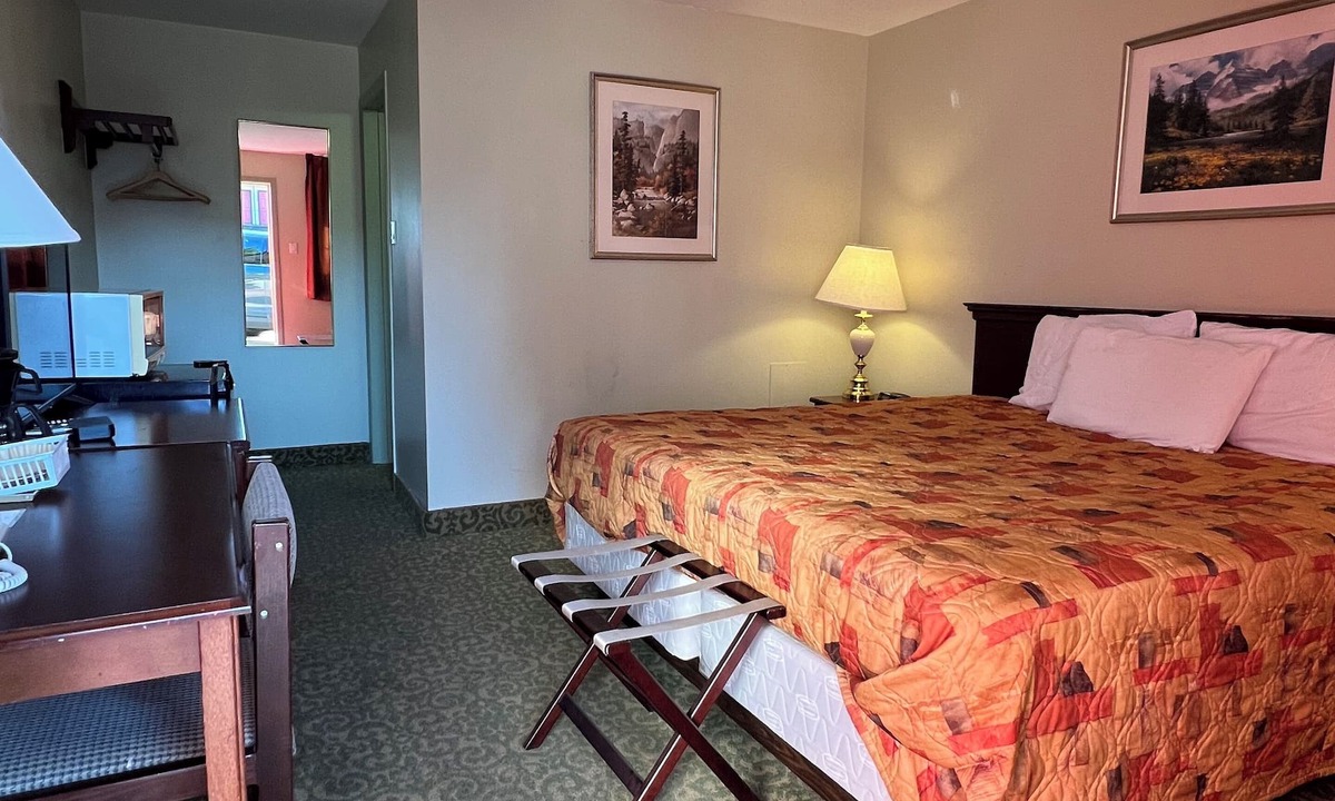 Renfrew Cabin | Rocky Mountain Lodge - Standard Room, 1 King Bed