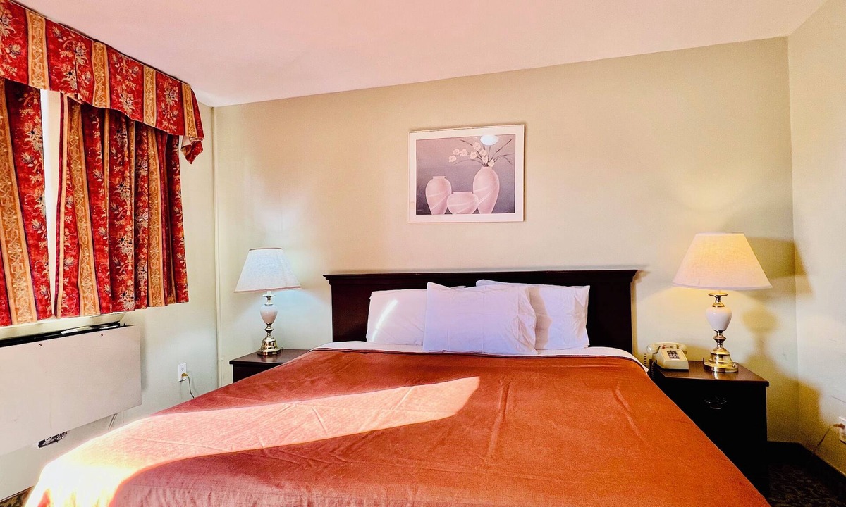 Renfrew Cabin | Rocky Mountain Lodge - Standard Room, 1 King Bed