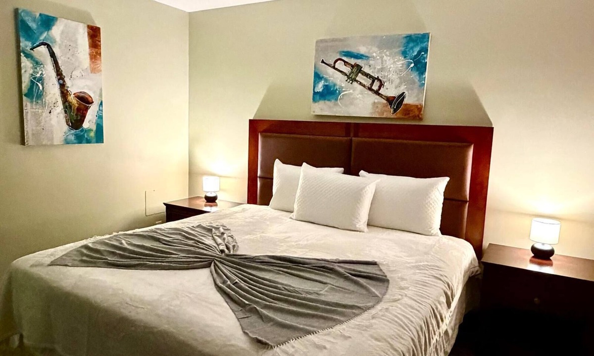 Renfrew Cabin | Rocky Mountain Lodge & Suites