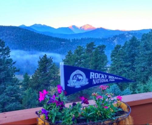 Estes Park House | Rocky Mountain Panorama Cabin