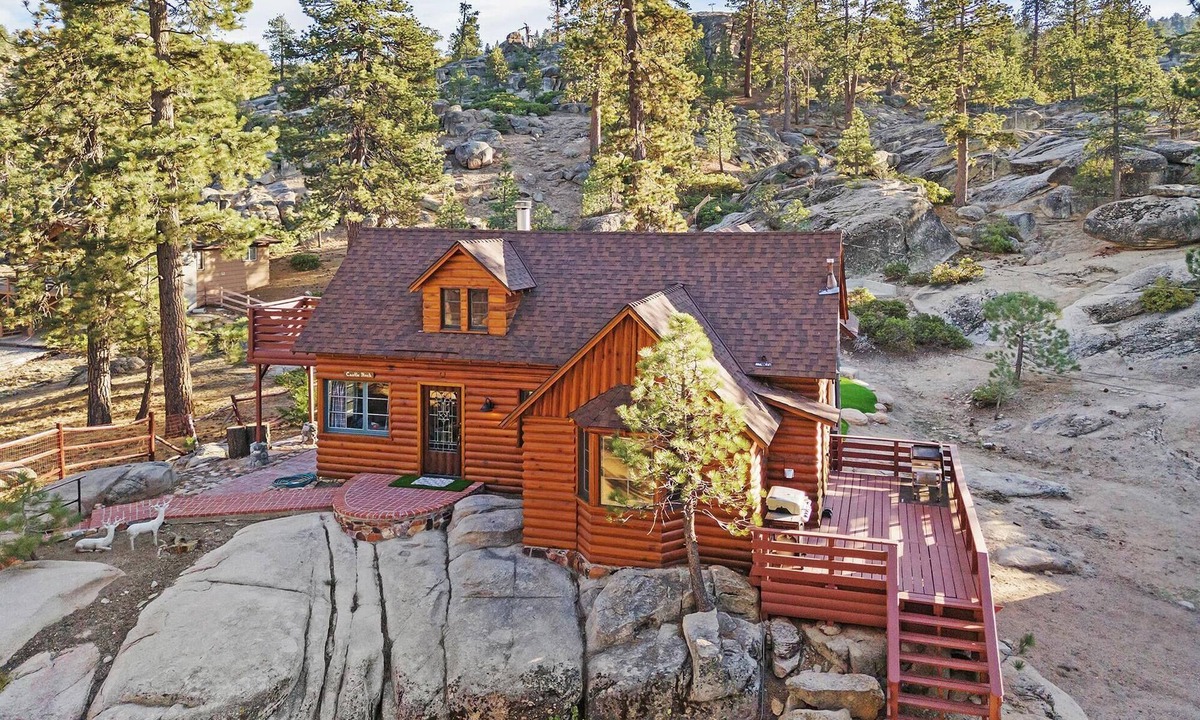 Boulder Bay Cabin | Rocky Ridge Cabin By Destination Big Bear:Incredible Natural Landscape Setting w/Genuine Log Cabin! Peaceful & Private Outdoor Fire Pit! Cozy Mountain Ambiance! Game Table! PET FRIENDLY!