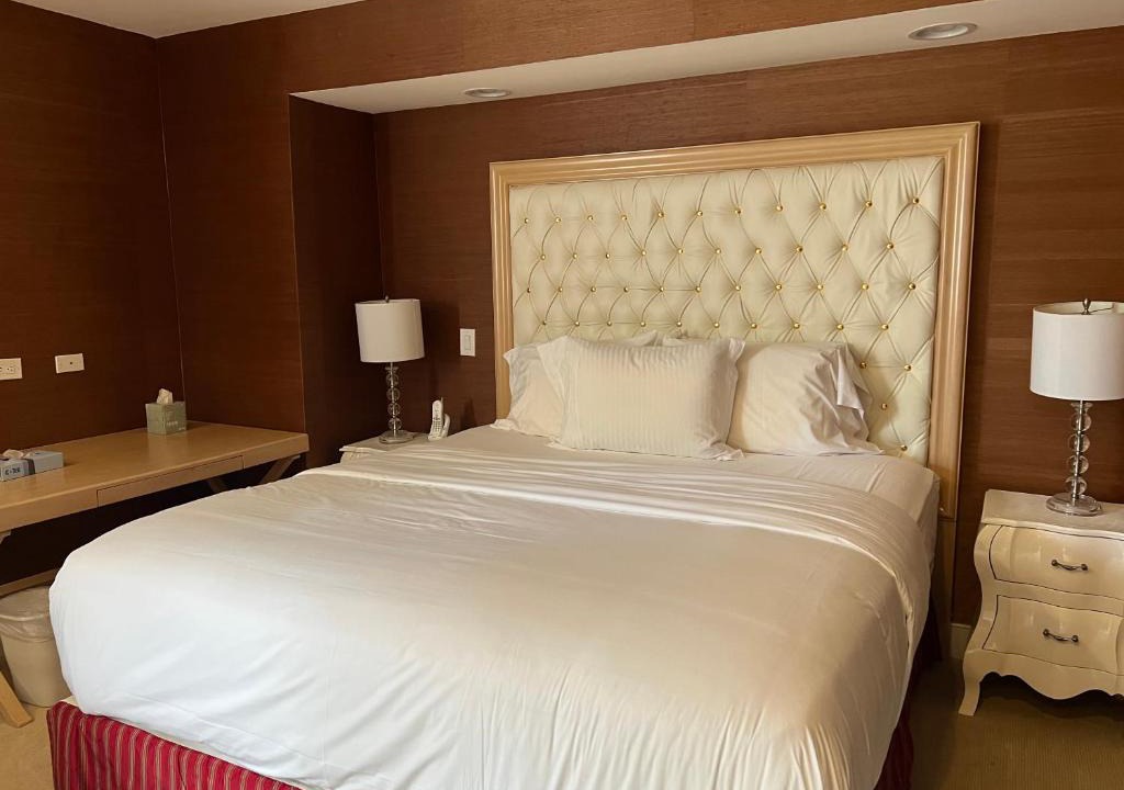 New Milford Hotel | Rocky River Inn