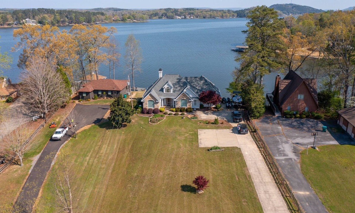 Centre House | Rocky's Lake House, Exotic Home, Lake Front