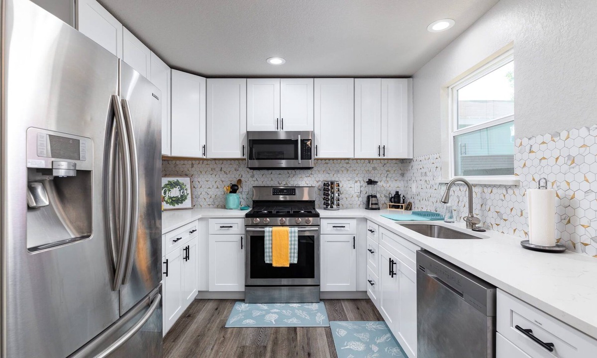 Northwest Los Angeles Heights House | Rodeo! A Great Home 8 MIN to Riverwalk, Downtown, Quarry. Pet Friendly Sleeps 8