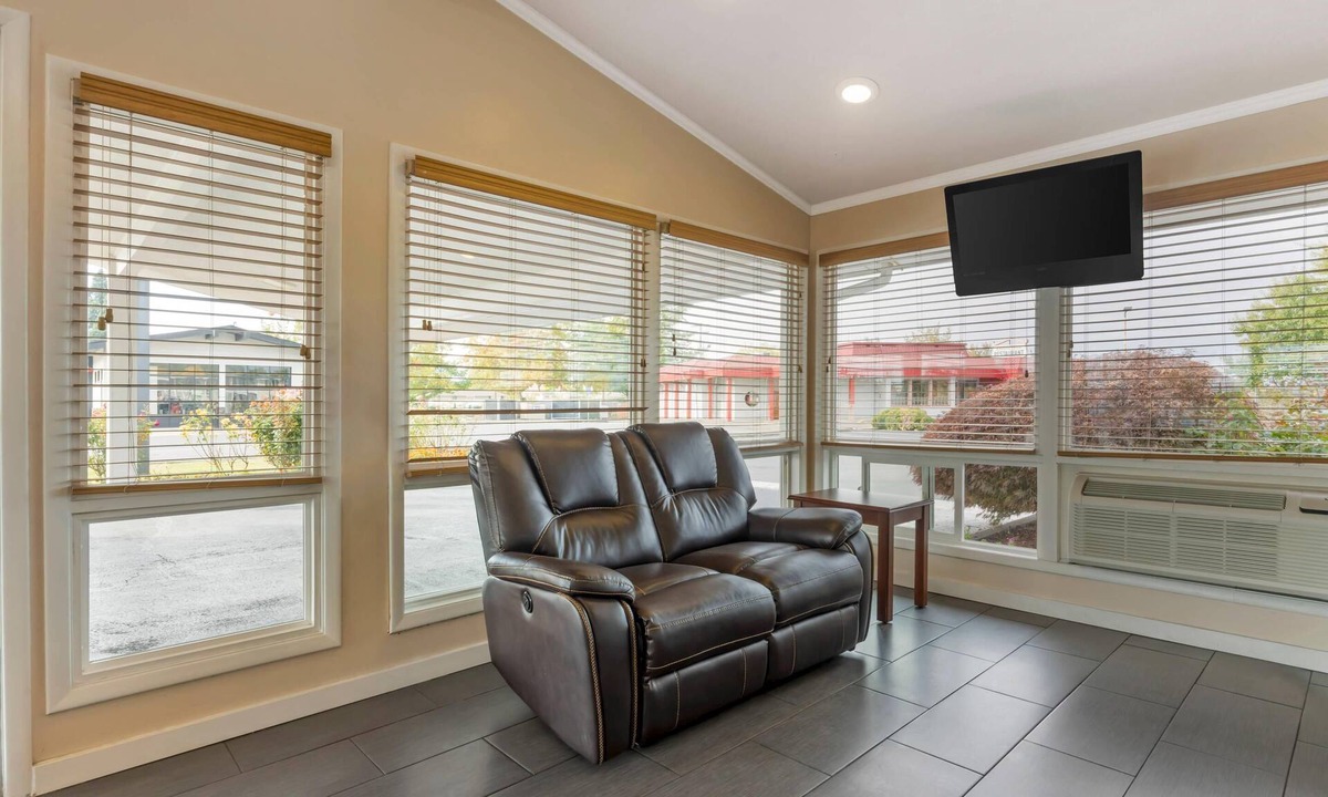 Albany Hotel | Rodeway Inn Albany