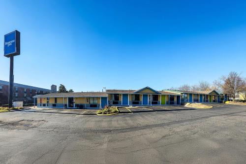 Auburn Hills Hotel | Rodeway Inn Auburn Hills - Detroit