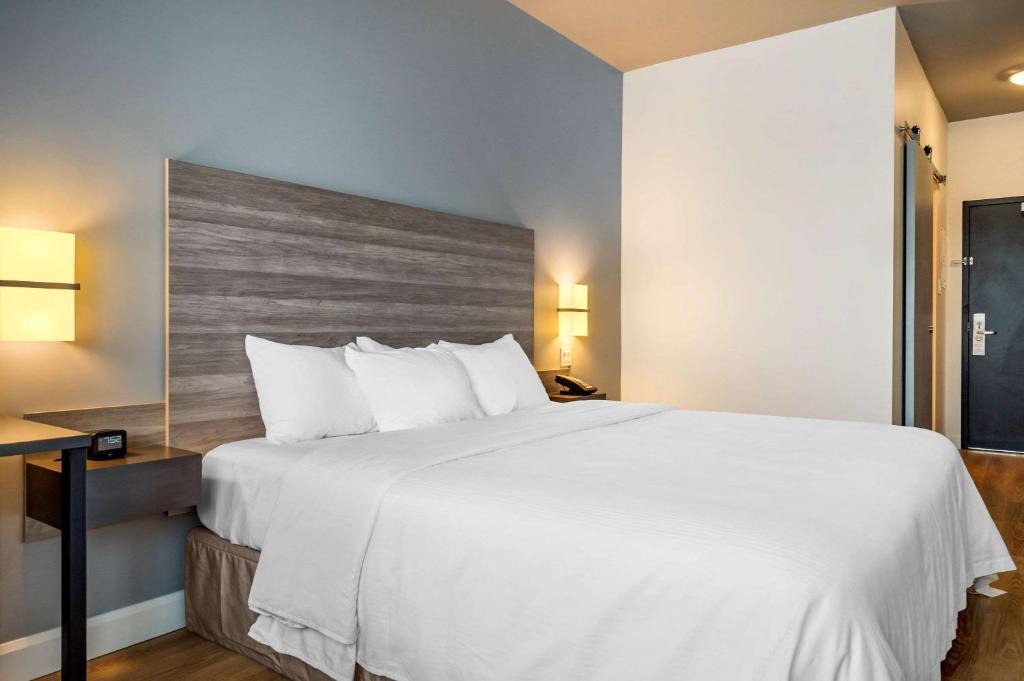 Amos Hotel | Rodeway Inn