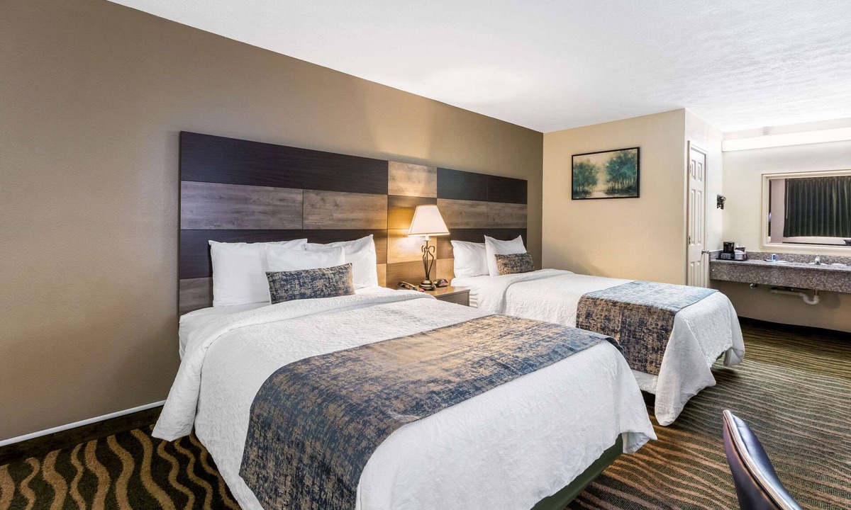 Cadiz Hotel | Rodeway Inn Cadiz