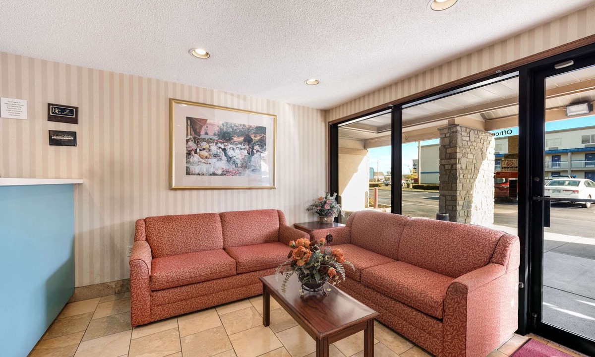 Columbus Hotel | Rodeway Inn Columbus West
