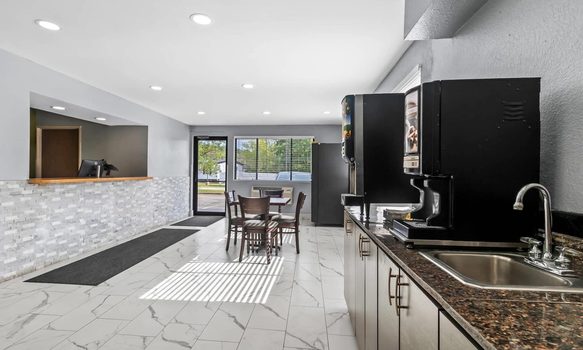 Delmont Hotel | Rodeway Inn Delmont