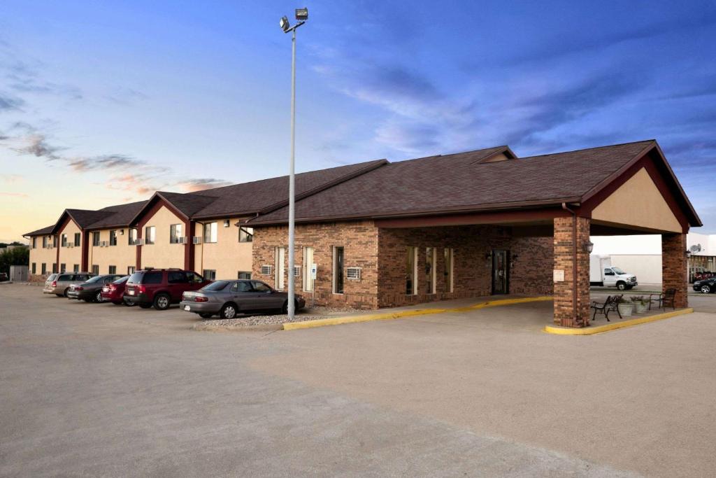 Effingham Hotel | Rodeway Inn Effingham North