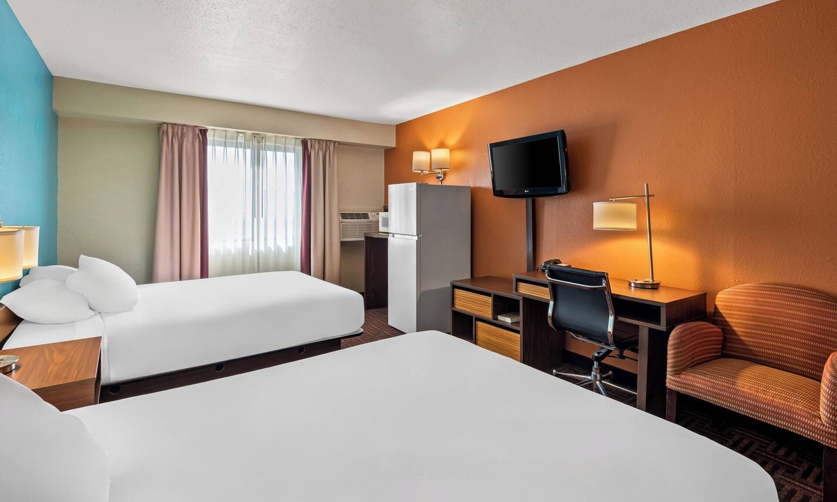 Effingham Hotel | Rodeway Inn Effingham North