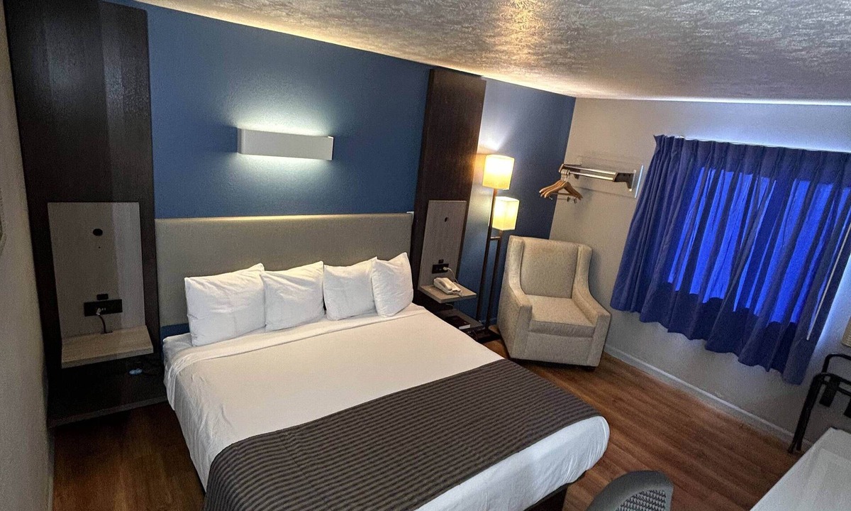 Emporia Hotel | Rodeway Inn Emporia