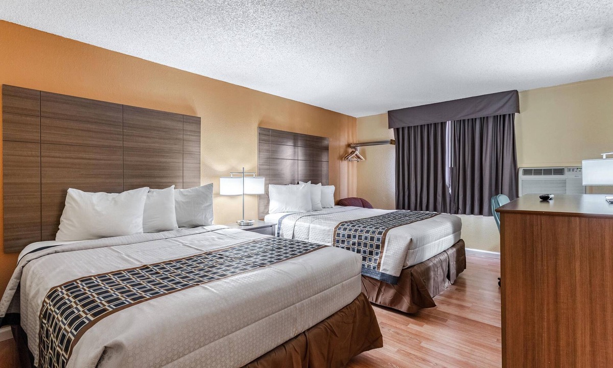 Farmington Hotel | Rodeway Inn Farmington