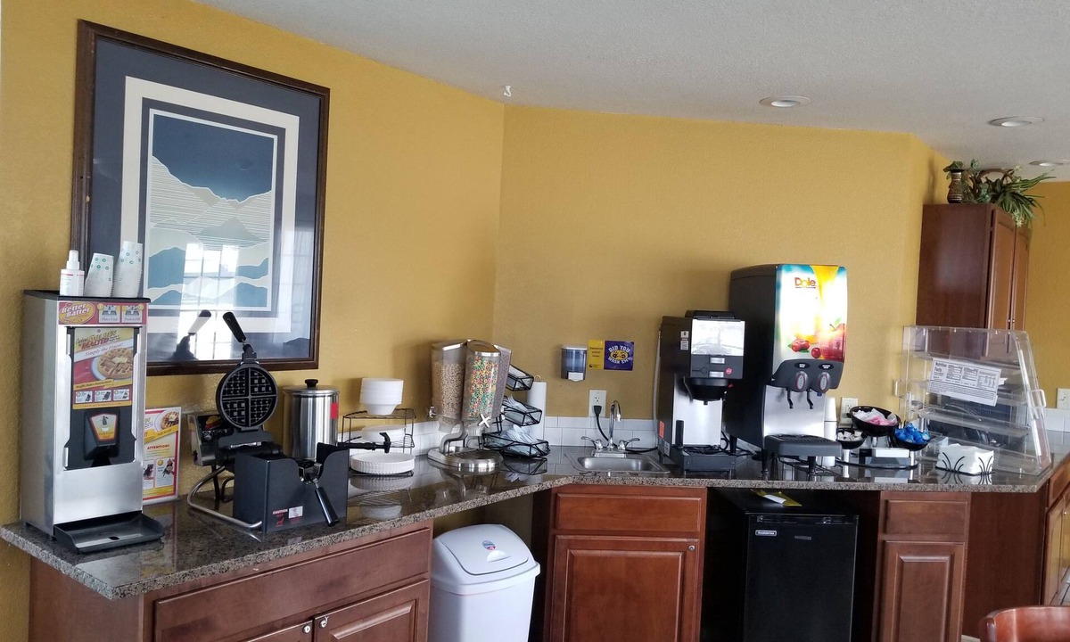 Goddard Hotel | Rodeway Inn Goddard