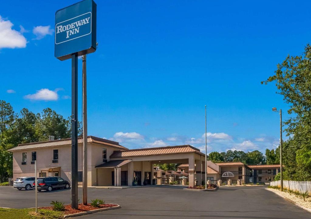 Greenwood Hotel | Rodeway Inn Greenwood