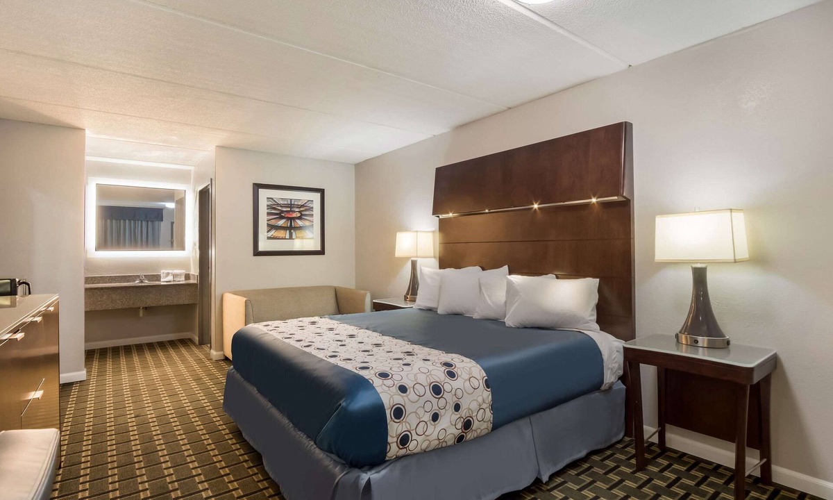 Greenwood Hotel | Rodeway Inn Greenwood
