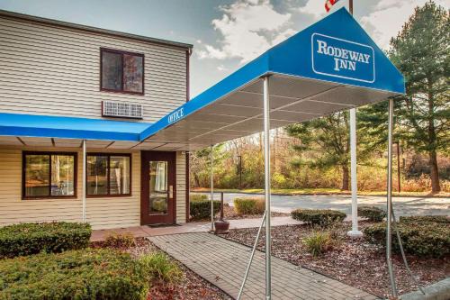 Groton Hotel | Rodeway Inn Groton - New London