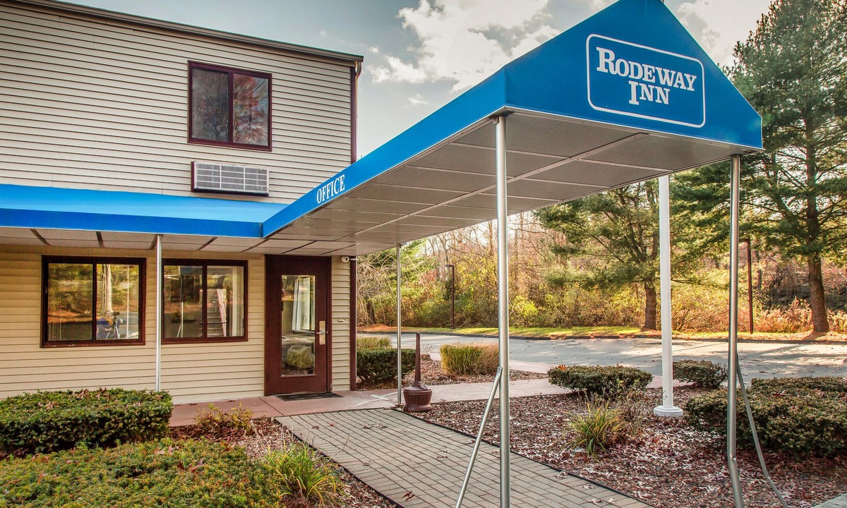 Groton Hotel | Rodeway Inn Groton