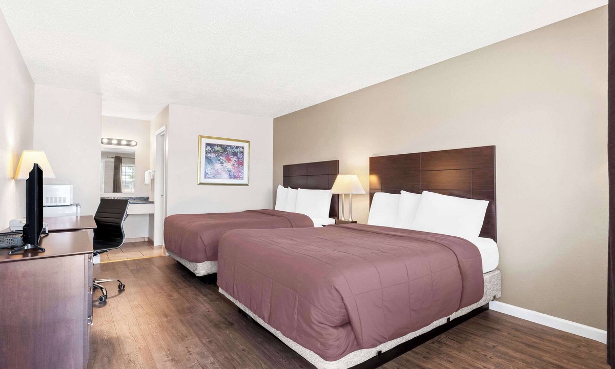 Hermiston Hotel | Rodeway Inn Hermiston - Umatilla