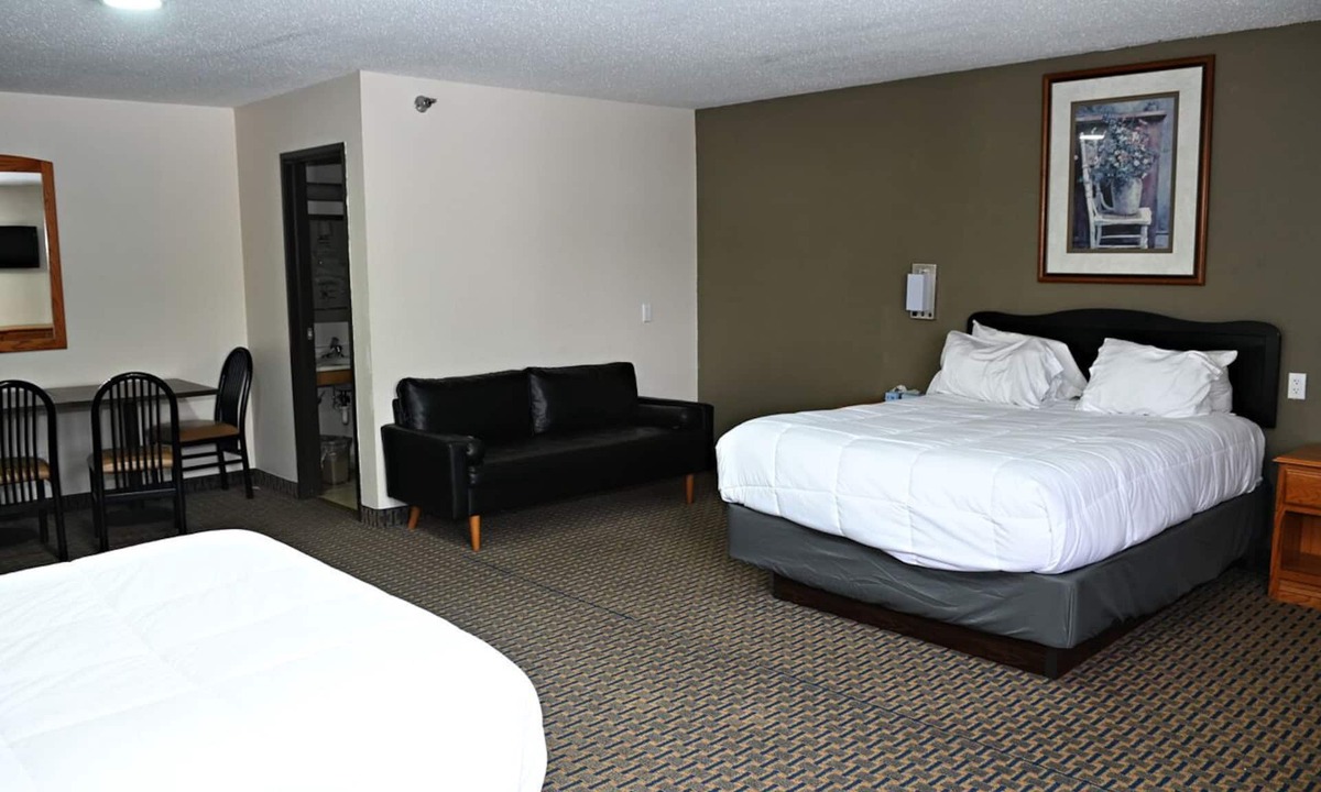 Hibbing Hotel | Rodeway Inn Hibbing