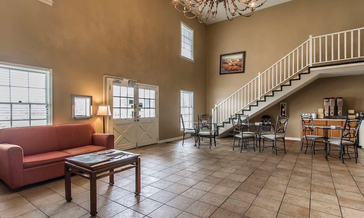 Jackson Hotel | Rodeway Inn Jackson Northwest