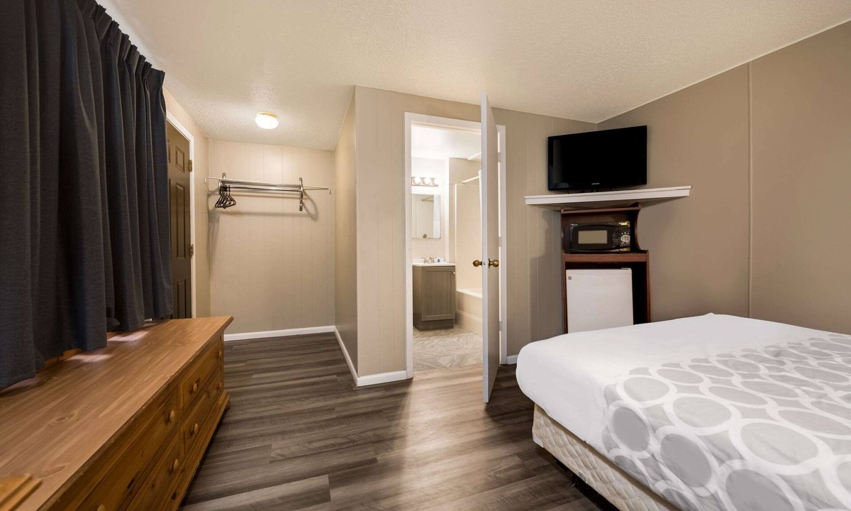 La Crosse Hotel | Rodeway Inn La Crosse