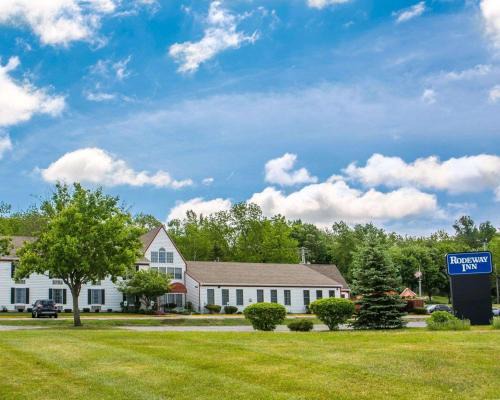 Lakeville Hotel | Rodeway Inn Lakeville - Finger Lakes Area