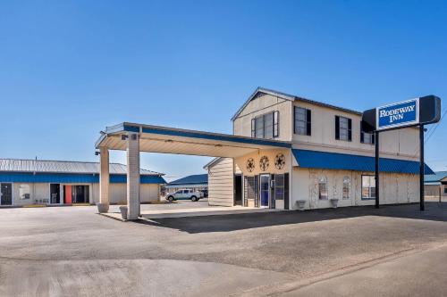 Llano Hotel | Rodeway Inn Llano