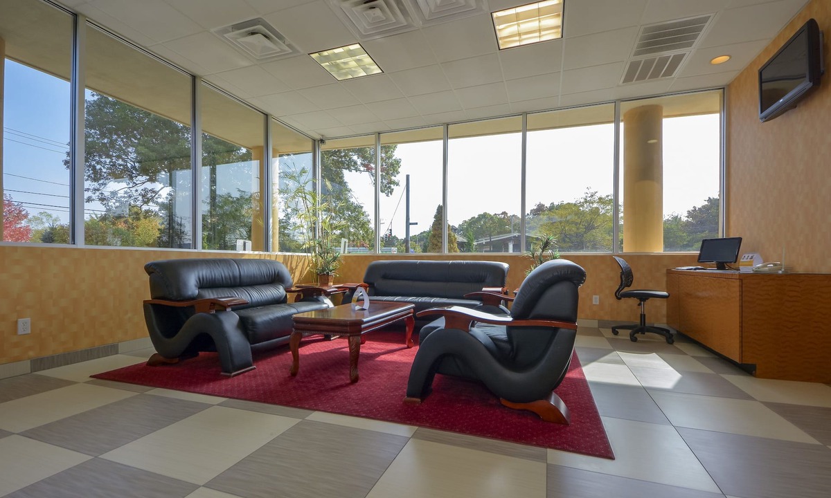 Ronkonkoma Hotel | Rodeway Inn Macarthur Airport