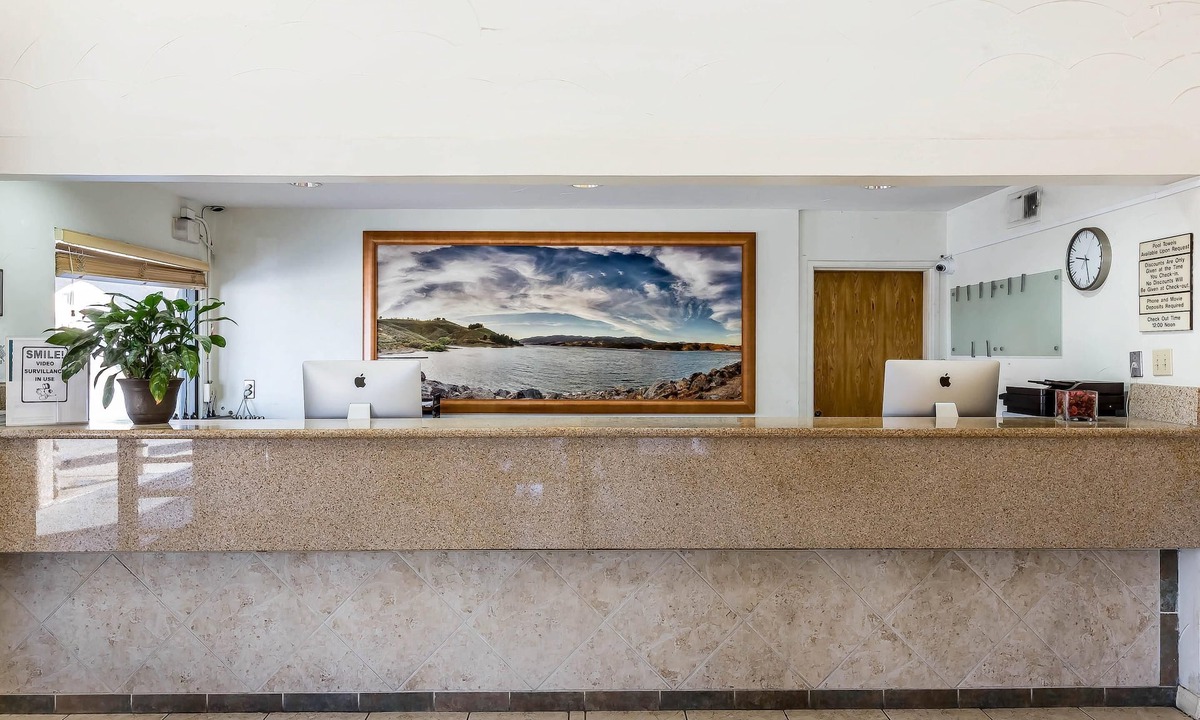 Castaic Hotel | Rodeway Inn Magic Mountain Area