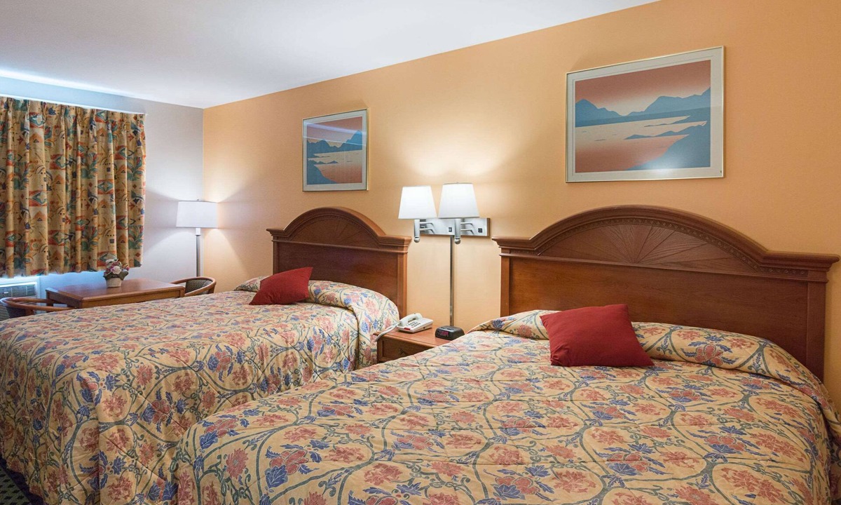 Milford Hotel | Rodeway Inn Milford - I-84