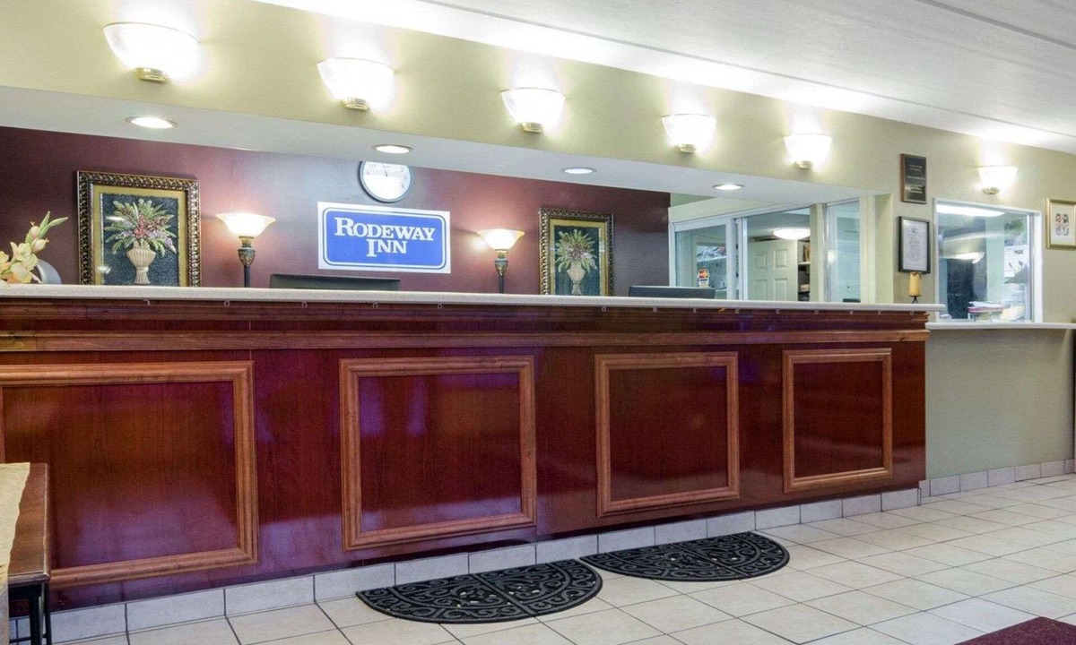 Norcross Hotel | Rodeway Inn Norcross
