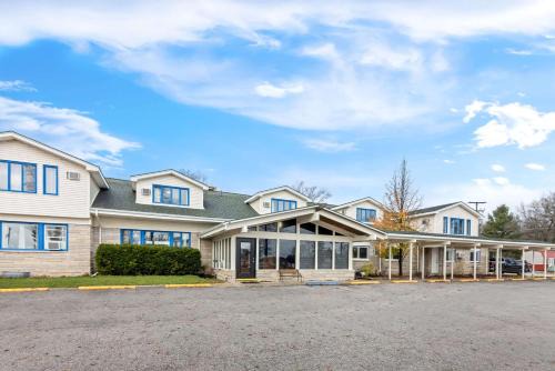 Oscoda Hotel | Rodeway Inn Oscoda