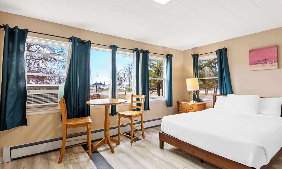 Oscoda Hotel | Rodeway Inn Oscoda