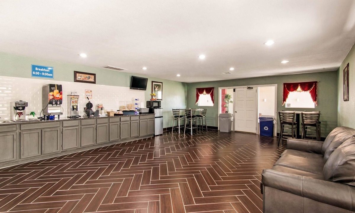 Pauls Valley Hotel | Rodeway Inn Pauls Valley