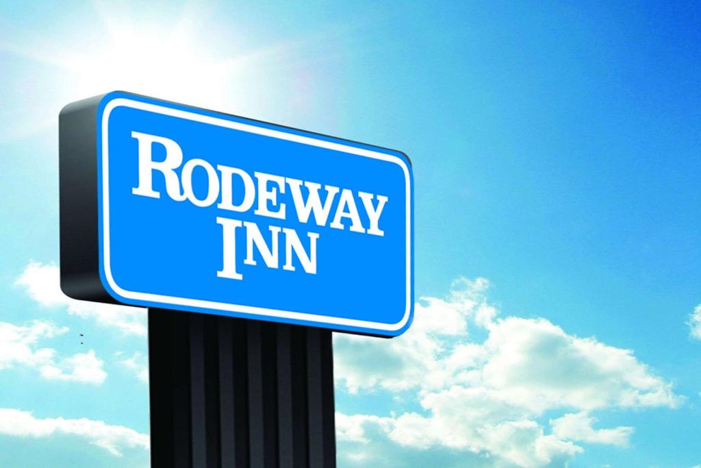 Pittsfield Hotel | Rodeway Inn Pittsfield