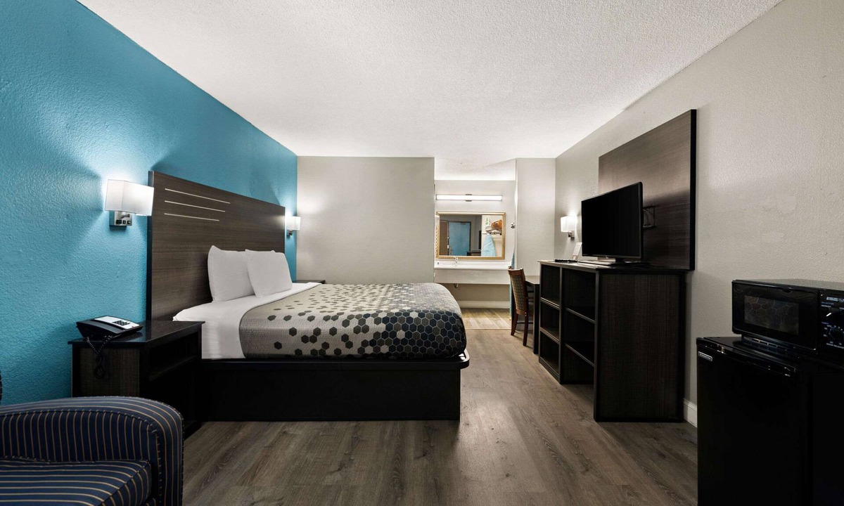 Dumbarton Hotel | Rodeway Inn Richmond West End