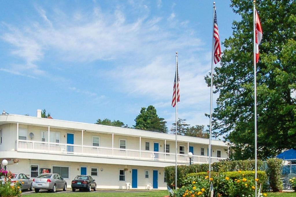 East Haven  Rutland County Hotel | Rodeway Inn Rutland Killington